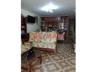 Foto 1 de Venta De Hermosa Casa En Ate