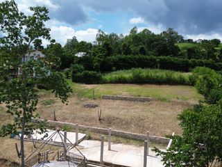 Foto 4 de Terreno de 1925 m² con gran potencial: Si les gusta la vida en el campo, pero no quieren estar aislados, esta es una buena opción.