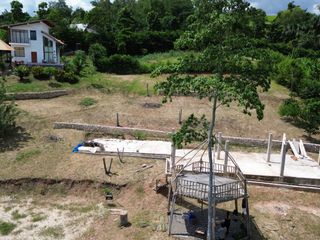 Foto 6 de Terreno de 1925 m² con gran potencial: Si les gusta la vida en el campo, pero no quieren estar aislados, esta es una buena opción.