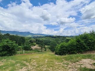 Foto 8 de Terreno de 1925 m² con gran potencial: Si les gusta la vida en el campo, pero no quieren estar aislados, esta es una buena opción.