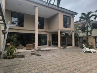 Foto 9 de VENTA LAGUNA CLUB - CASA 4 DORMITORIOS -ESTUDIO- SALA ESTAR- PÉRGOLA- PISCINA