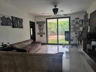 Foto 3 de VENTA LAGUNA CLUB - CASA 4 DORMITORIOS -ESTUDIO- SALA ESTAR- PÉRGOLA- PISCINA