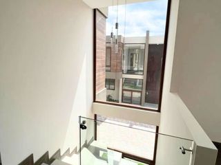 Foto 6 de CASA MODERNA POR ESTRENAR EN CUMBAYÁ. SECTOR SANTA INÉS. VÍA PILLAGUA.