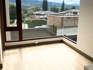Foto 7 de CASA MODERNA POR ESTRENAR EN CUMBAYÁ. SECTOR SANTA INÉS. VÍA PILLAGUA.