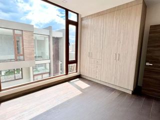 Foto 11 de CASA MODERNA POR ESTRENAR EN CUMBAYÁ. SECTOR SANTA INÉS. VÍA PILLAGUA.
