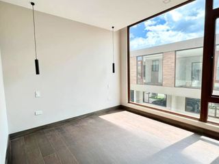 Foto 12 de CASA MODERNA POR ESTRENAR EN CUMBAYÁ. SECTOR SANTA INÉS. VÍA PILLAGUA.