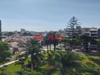 Foto 3 de Vendo Hermoso Penthouse En Urb. El Golf Frente A Parque 343.00 M2 + Estacionamiento