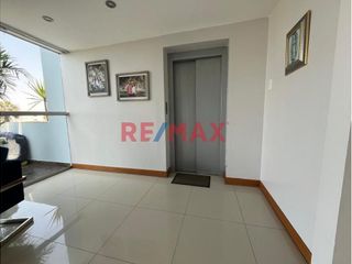 Foto 8 de Vendo Hermoso Penthouse En Urb. El Golf Frente A Parque 343.00 M2 + Estacionamiento