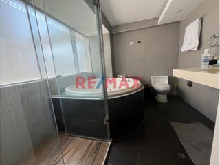 Foto 10 de Vendo Hermoso Penthouse En Urb. El Golf Frente A Parque 343.00 M2 + Estacionamiento