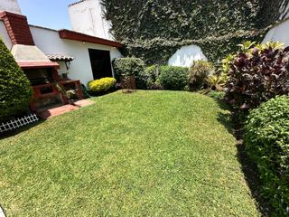 Foto 1 de Venta de Casa Frente a Parque en La Molina (cerca de Unife)