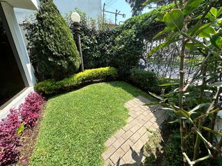Foto 3 de Venta de Casa Frente a Parque en La Molina (cerca de Unife)