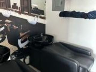 Foto 6 de LOCAL DE PELUQUERÍA Y BARBERÍA DE VENTA  EN PLAZA VIZCAYA