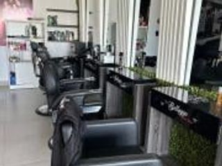 Foto 8 de LOCAL DE PELUQUERÍA Y BARBERÍA DE VENTA  EN PLAZA VIZCAYA