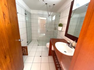 Foto 14 de Venta de hermosa casa con terraza con bbq, piscina temperada, cava y bar en La Planicie, La Molina