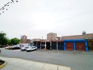 Foto 1 de AMPLIO TERRENO COMERCIAL EN AVENIDA