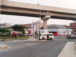 Foto 2 de AMPLIO TERRENO COMERCIAL EN AVENIDA