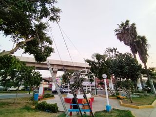 Foto 3 de AMPLIO TERRENO COMERCIAL EN AVENIDA