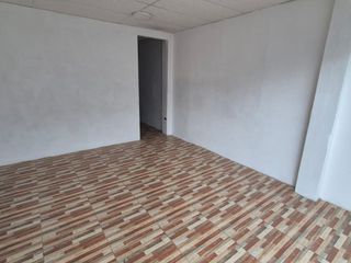 Foto 3 de Local Comercial en Alquiler en La Alborada, Calle Principal, 1 Baño, Norte de Guayaquil.
