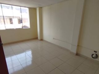 Foto 1 de Alquiler De Amplio Departamento En Los Portales De Javier Prado, Ate