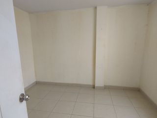 Foto 2 de Alquiler De Amplio Departamento En Los Portales De Javier Prado, Ate