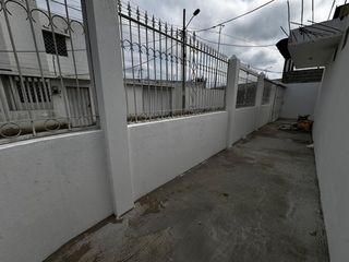 Foto 2 de casa de venta en manta zona norte dentro urbaniza