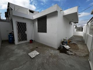Foto 4 de casa de venta en manta zona norte dentro urbaniza