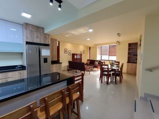 Foto 2 de Vive el confort sin complicaciones: departamento moderno en zona estratégica.