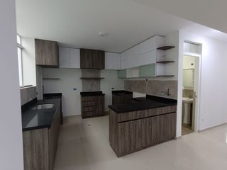 Foto 1 de Más cerca de todo: departamento con acabados de lujo en zona accesible.