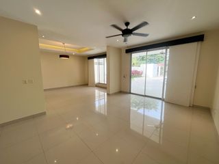 Foto 5 de Casa de Renta en Laguna Club, Guayaquil