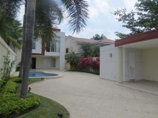 Foto 2 de Casa de Renta en Laguna Club, Guayaquil