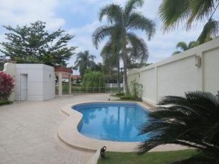 Foto 1 de Casa de Renta en Laguna Club, Guayaquil
