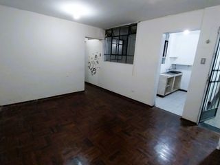 Foto 1 de GRAN OPORTUNIDAD VENDO FLAT 2DO PISO  CUADRA 2 DE LA BRASIL