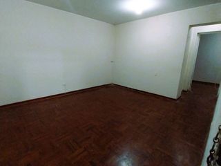 Foto 2 de GRAN OPORTUNIDAD VENDO FLAT 2DO PISO  CUADRA 2 DE LA BRASIL