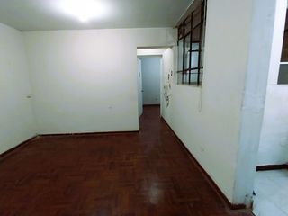 Foto 4 de GRAN OPORTUNIDAD VENDO FLAT 2DO PISO  CUADRA 2 DE LA BRASIL