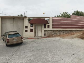 Foto 2 de casa de venta manta sur diagonal a plaza Badaraco EP