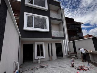 Foto 1 de Casas de Venta en Cuenca Ecuador  Casas con Departamentos