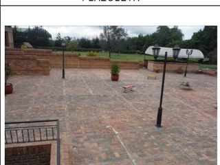 Foto 37 de Lote con instalaciones sociales y deportivas Piscinas, Canchas de tenis, Bolos, Restaurante, Cafeteria