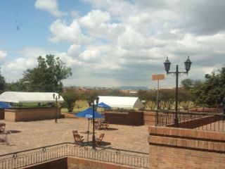 Foto 5 de Lote con instalaciones sociales y deportivas Piscinas, Canchas de tenis, Bolos, Restaurante, Cafeteria