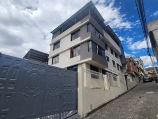 Foto 1 de Vendo casa rentera con 6 departamentos, Norte de Quito