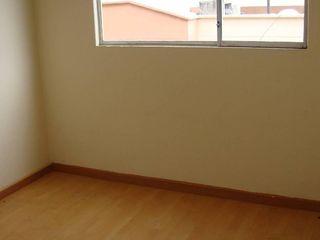 Foto 6 de Renta departamento dos dormitorios en conjunto cerrado, calle Legarda y Occidental
