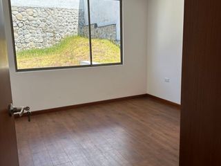 Foto 5 de CASA EN VENTA CON LOCAL COMERCIAL POR ESTRENAR LAS PENCAS