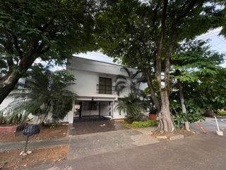 Foto 1 de Casa de 240 m², ideal para negocio u hogar, 2 pisos en zona estratégica