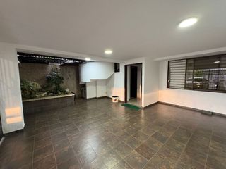 Foto 2 de Casa de 240 m², ideal para negocio u hogar, 2 pisos en zona estratégica