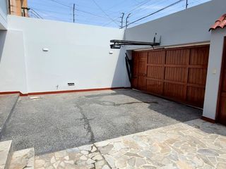 Foto 2 de Se Vende Casa de tres pisos En San Borja