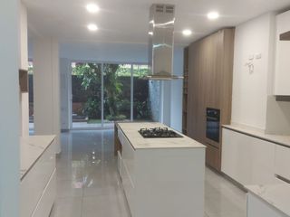 Foto 3 de VENDO casa Jockey Club Ciudad Jardín Cali