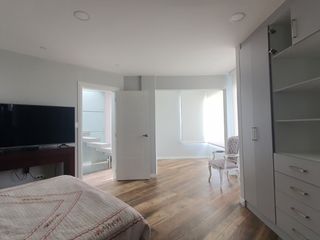 Foto 13 de Venta Casa Moderna en Cumbayá Urbanización Yanazarapata, 277 m² útil,  total 451 m2, Precio $310.000