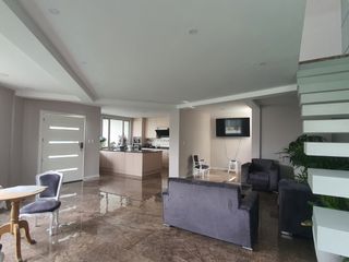 Foto 4 de Venta Casa Moderna en Cumbayá Urbanización Yanazarapata, 277 m² útil,  total 451 m2, Precio $310.000