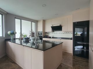 Foto 5 de Venta Casa Moderna en Cumbayá Urbanización Yanazarapata, 277 m² útil,  total 451 m2, Precio $310.000