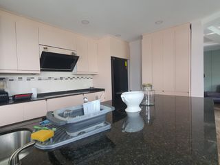 Foto 6 de Venta Casa Moderna en Cumbayá Urbanización Yanazarapata, 277 m² útil,  total 451 m2, Precio $310.000