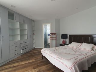 Foto 11 de Venta Casa Moderna en Cumbayá Urbanización Yanazarapata, 277 m² útil,  total 451 m2, Precio $310.000
